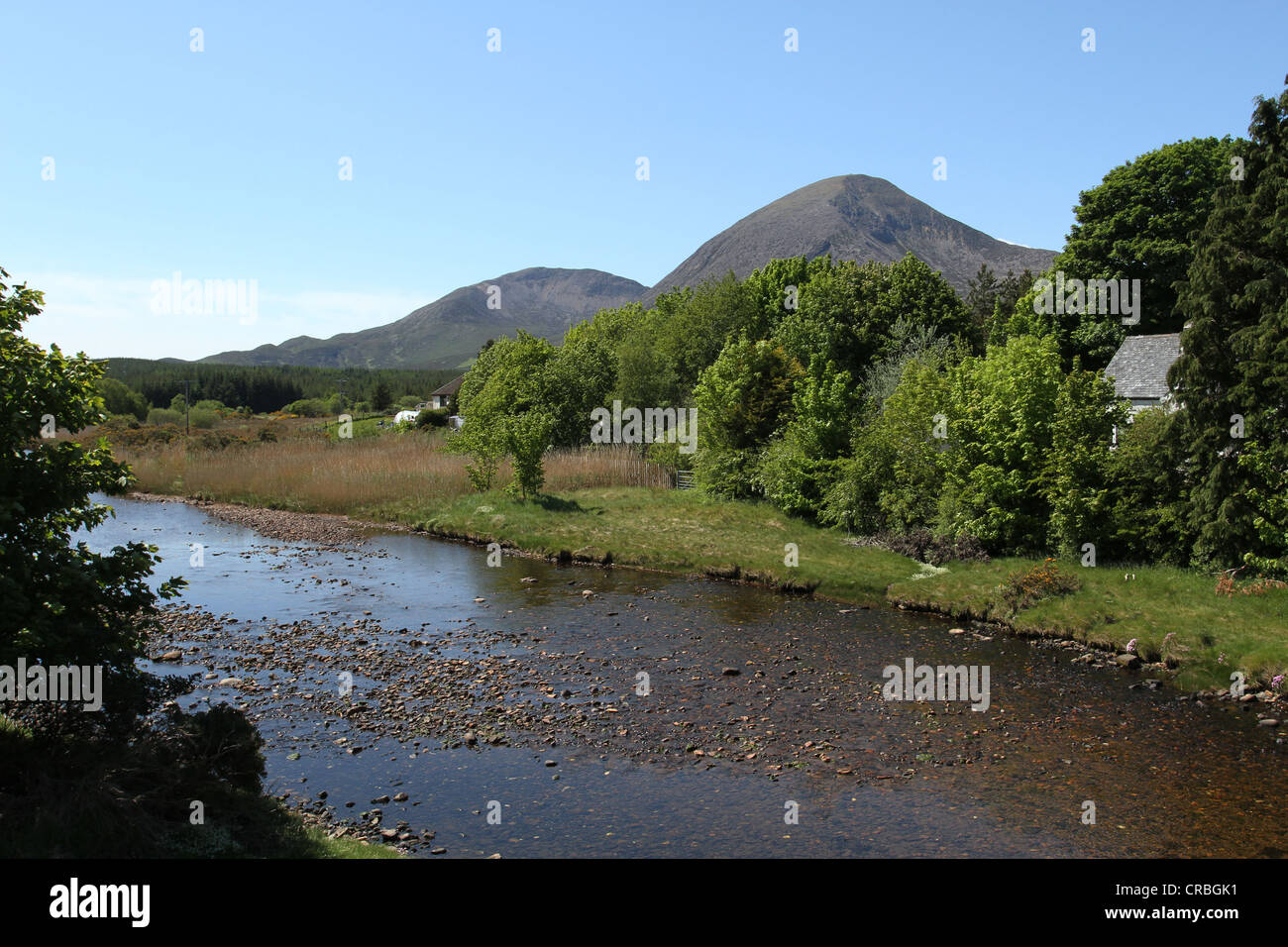 Beinn dearg mhor beinn na caillich et avec la rivière broadford Isle of Skye ecosse juin 2012 Banque D'Images