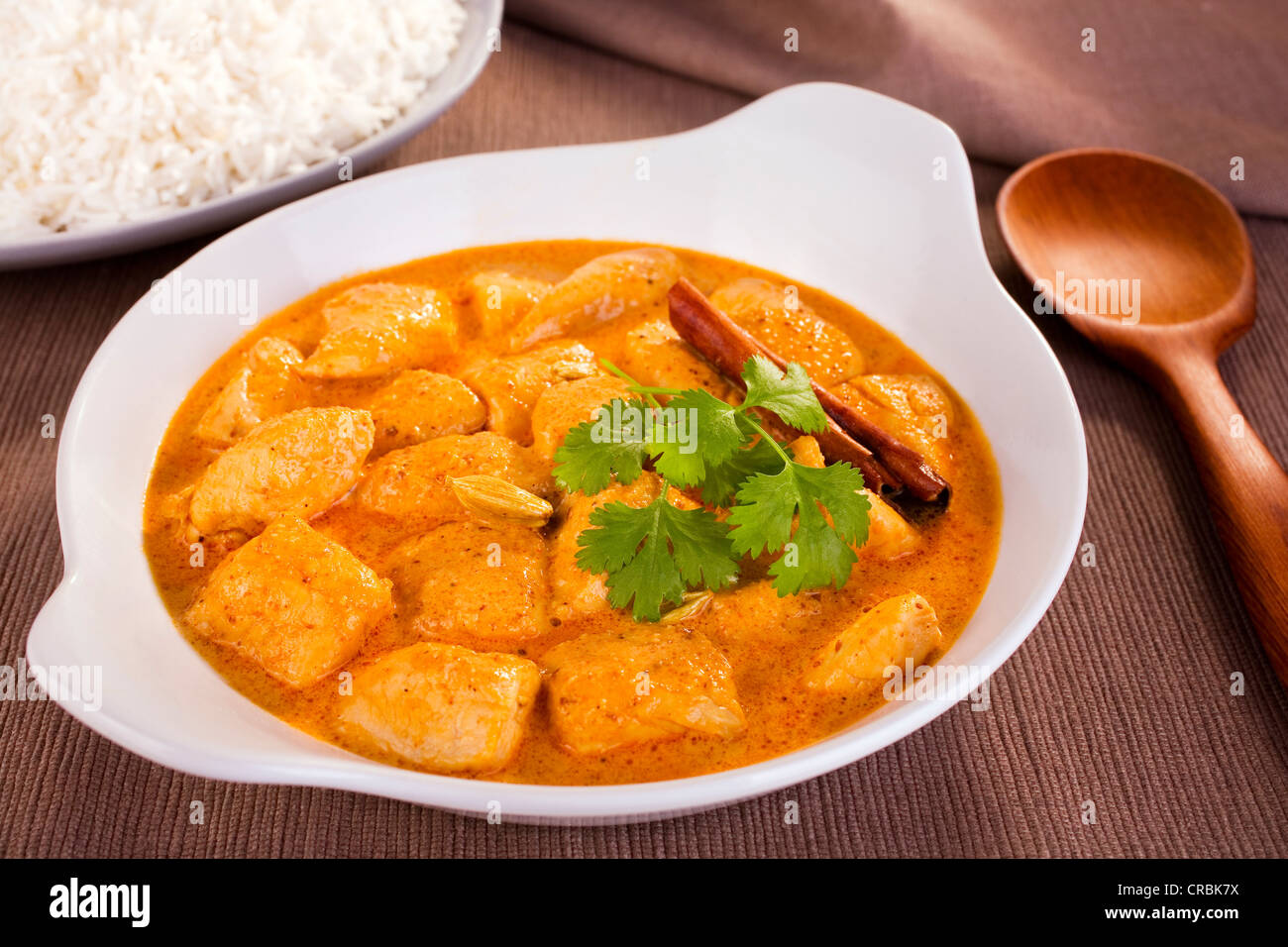 Riche et luxueux, le beurre est doux et crémeux Poulet et est enrichi de crème glacée et le yogourt Banque D'Images