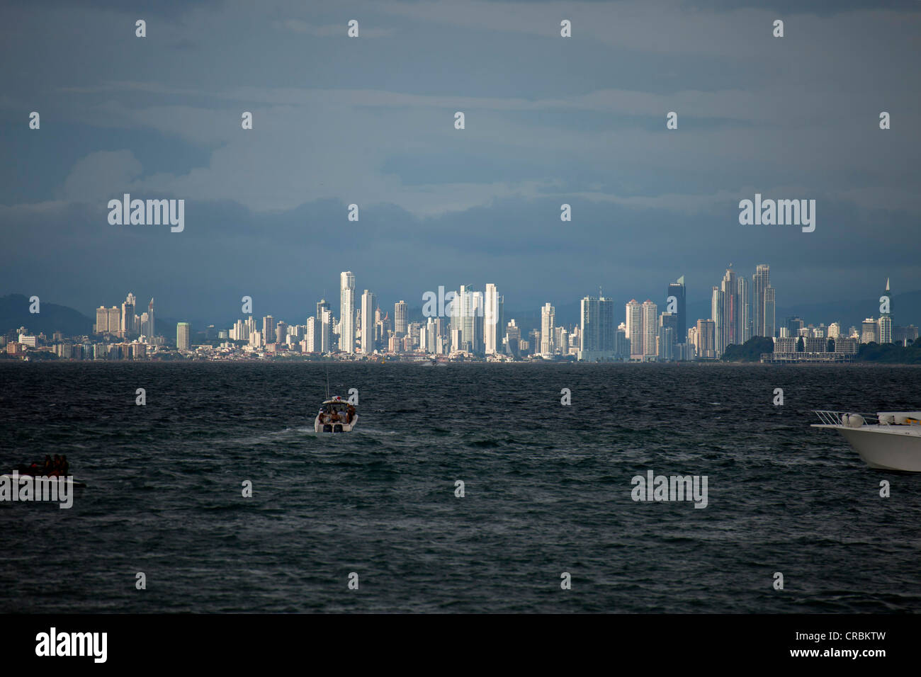 Des toits de la ville de Panama, vu de l'île de isla Taboga, Panama, Amérique Centrale Banque D'Images