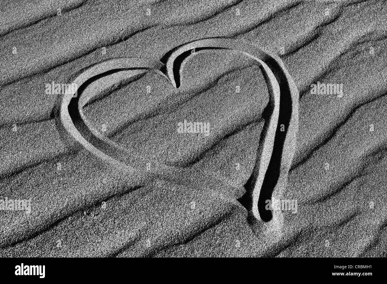 Coeur dessiné dans le sable de la Mesquite Sand Dunes, télévision Stovepipe Wells, Death Valley National Park, Californie, Mojave-Desert Banque D'Images
