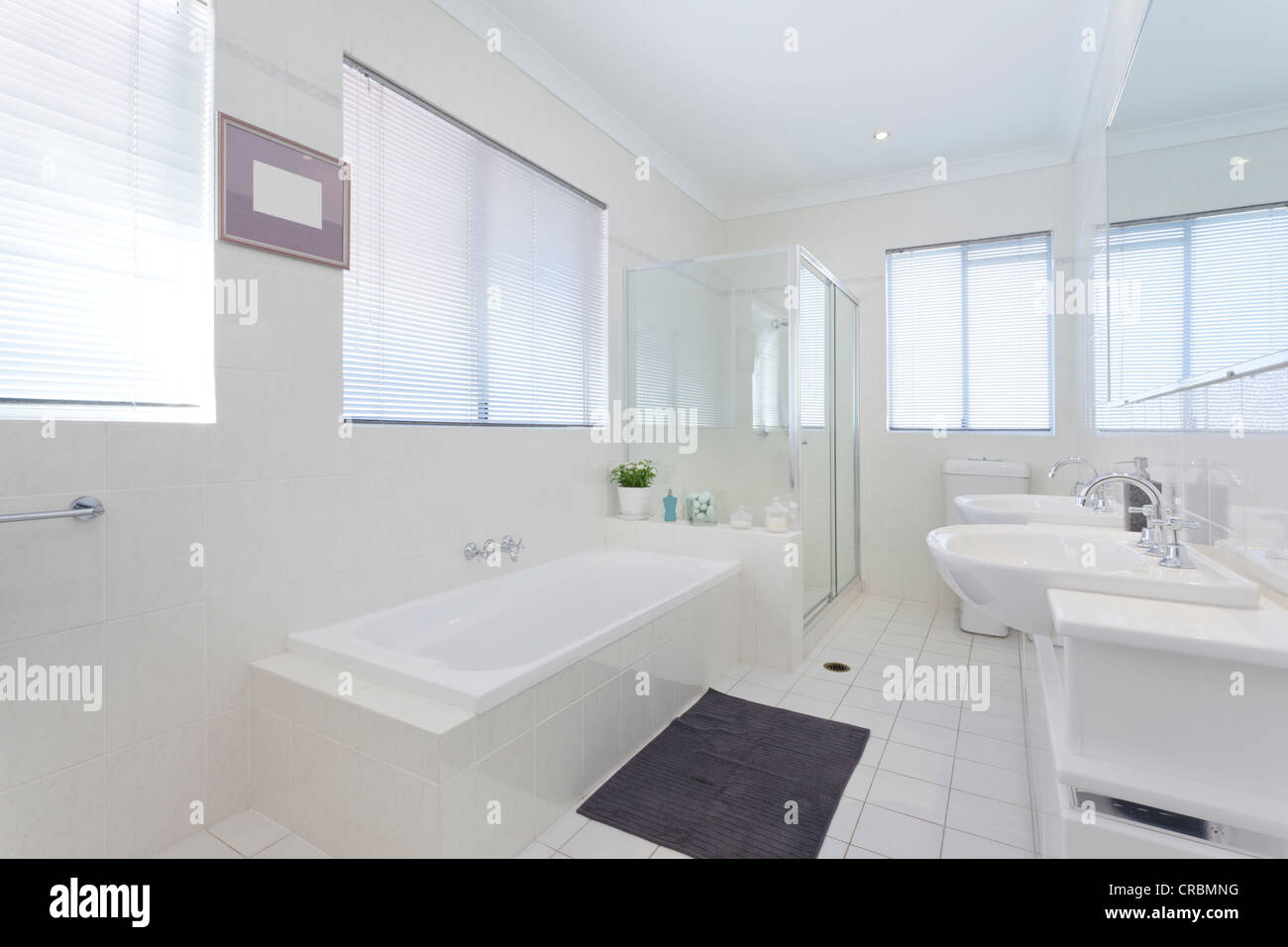 Salle de bains moderne dans l'élégant chambre australienne Banque D'Images