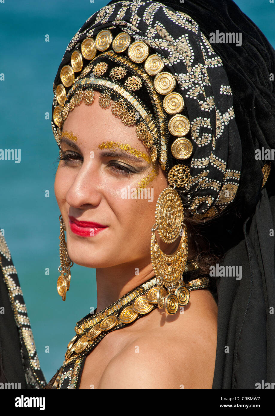 Femme en costume traditionnel Maures Maures et Chrétiens à la Fiesta à Mojacar, Almeria, Andalousie, Espagne Banque D'Images