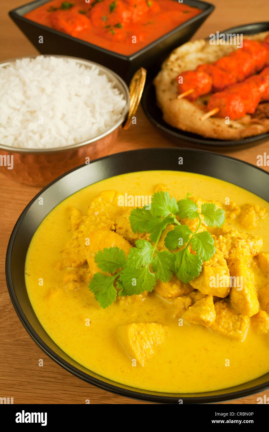 Sélection des aliments indien organisé sur une table Banque D'Images