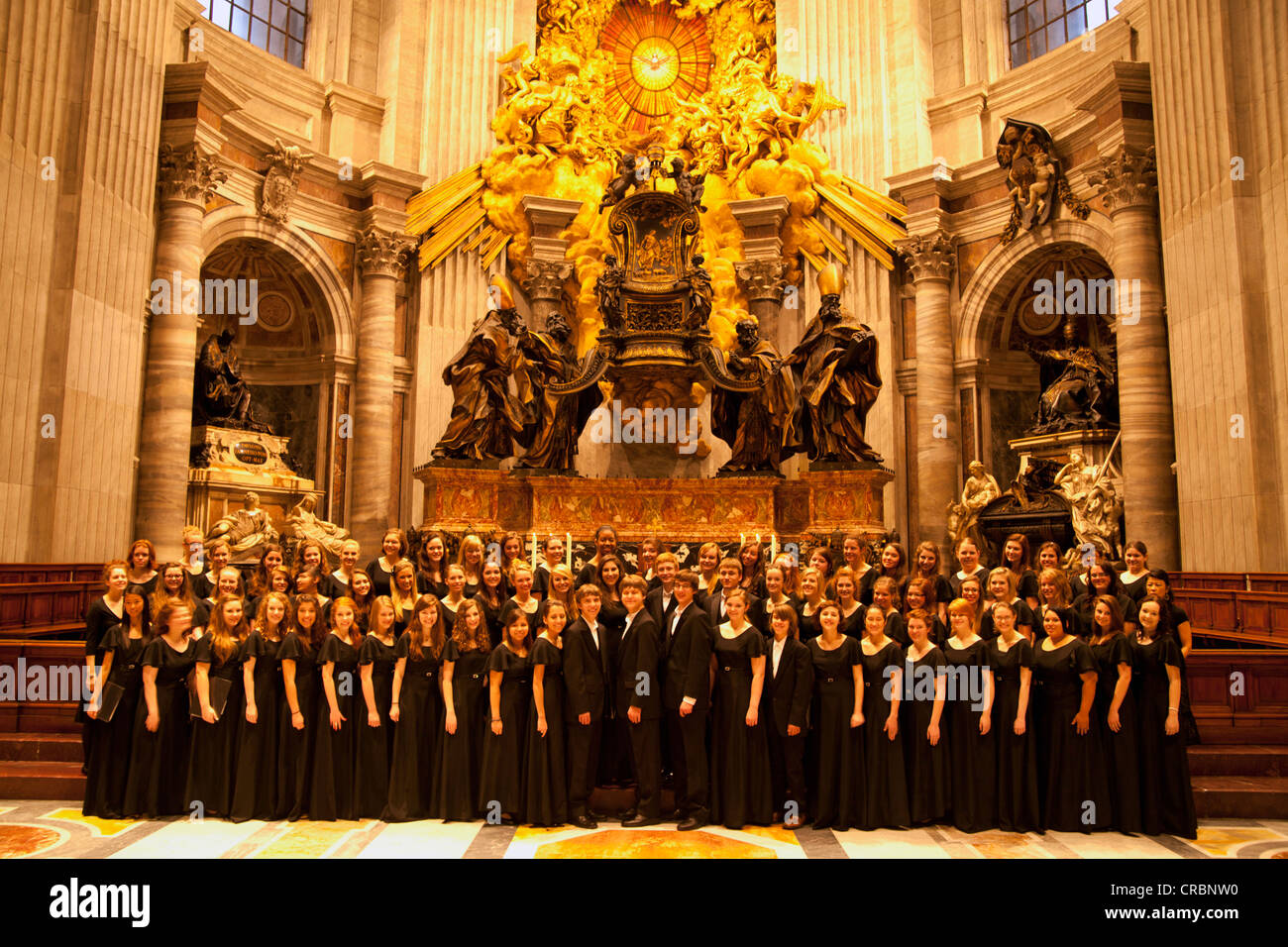 Chorale américaine visitant la basilique Saint-Pierre, Vatican, Rome, Latium, Italie, Europe Banque D'Images