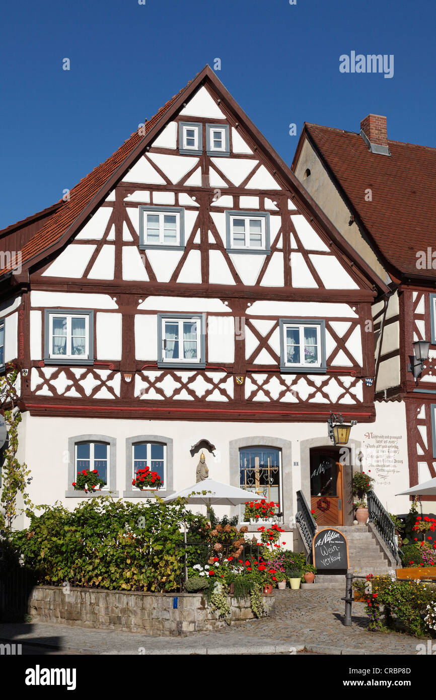 Weinhaus Nuesslein taverne à vin sur la place du square, rue commerçante Zeil am Main, Hassberge, en Basse-franconie, Franconia, Bavaria Banque D'Images
