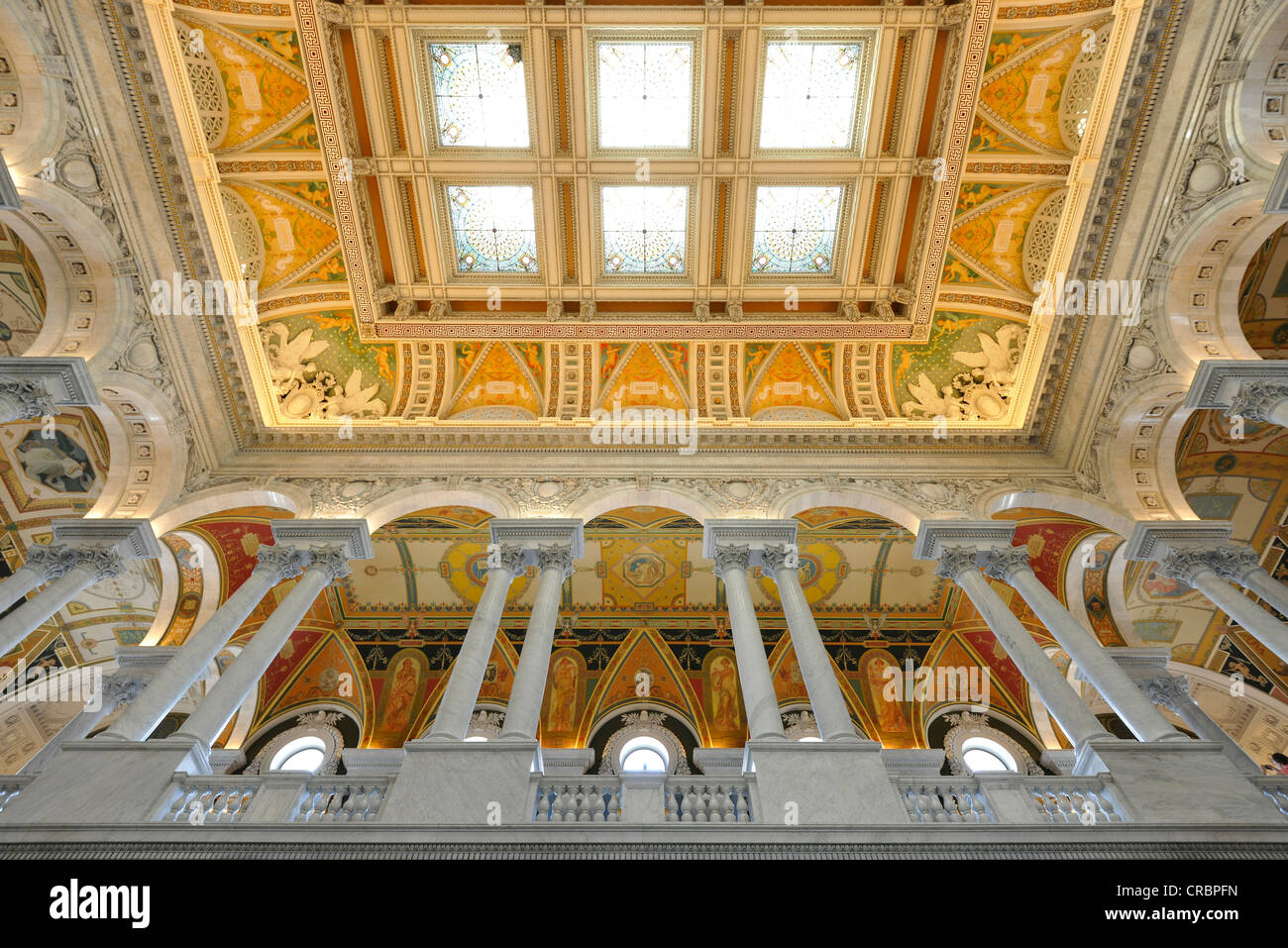 Magnifique plafond de verre avec la peinture dans le grand hall d'entrée, la grande salle, le Jefferson Building, Bibliothèque du Congrès Banque D'Images