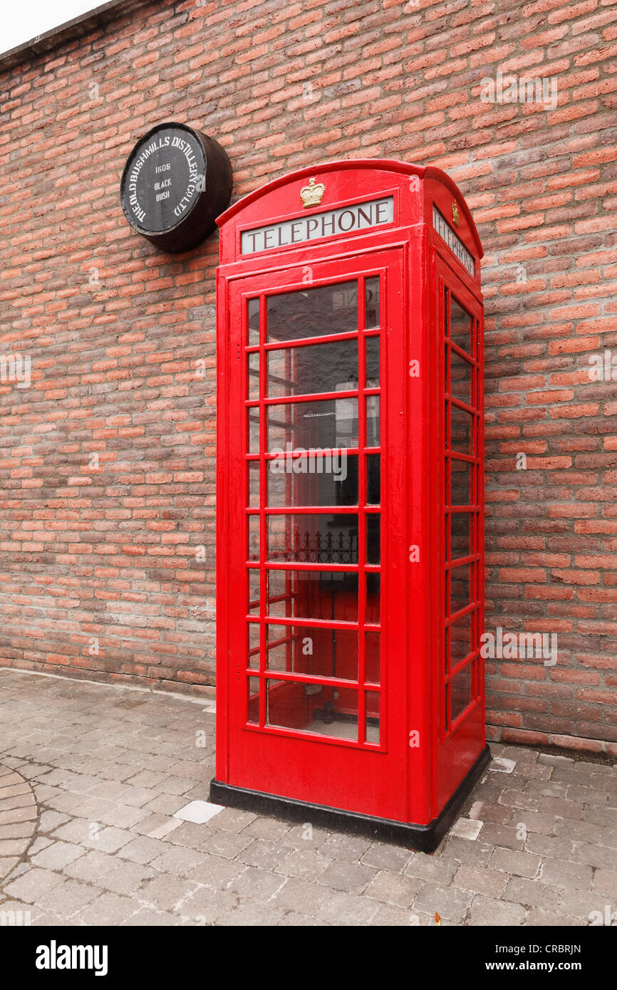 Vieux téléphone fort, la distillerie Bushmills, Bushmills, comté d'Antrim, en Irlande du Nord, Grande-Bretagne, Europe Banque D'Images