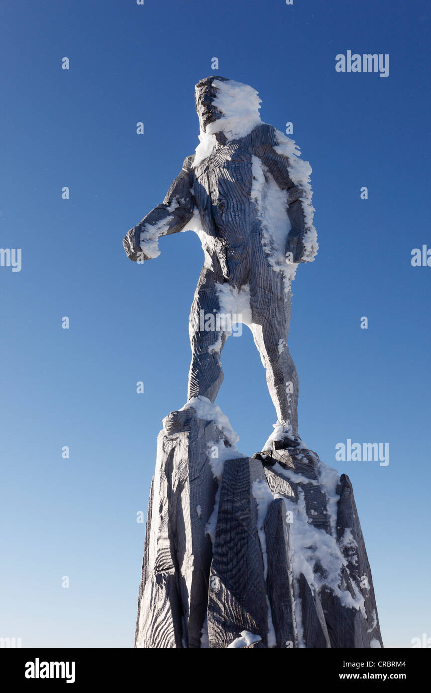 La sculpture sur bois, SKY TROOPER, par Mario Gasser au sommet de la Zugspitze, du Wetterstein, Tyrol, Autriche, Europe Banque D'Images