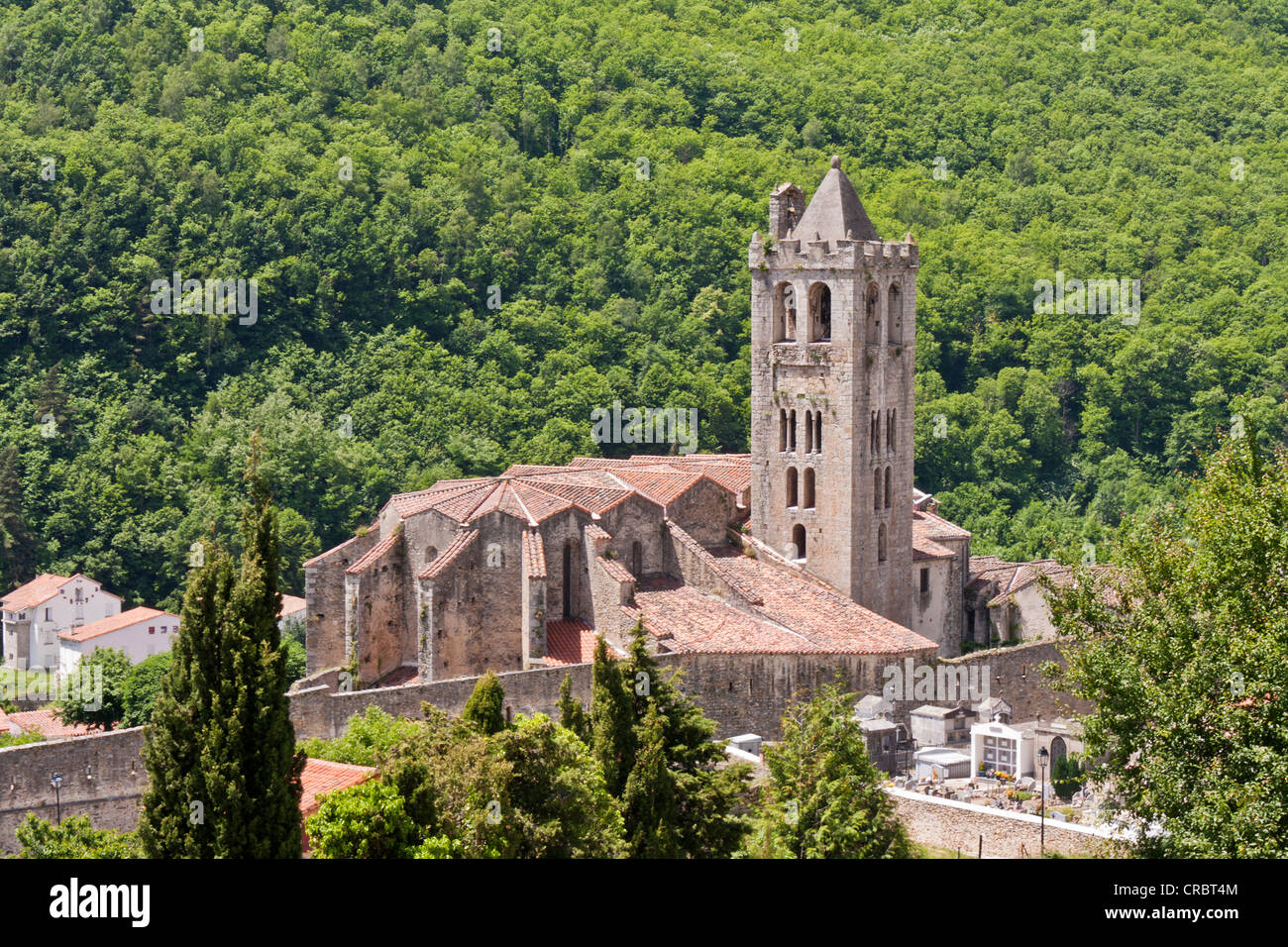 Une vue de l'église de Prats-de-Mollo-la-Preste, Languedoc-Roussillon, France Banque D'Images