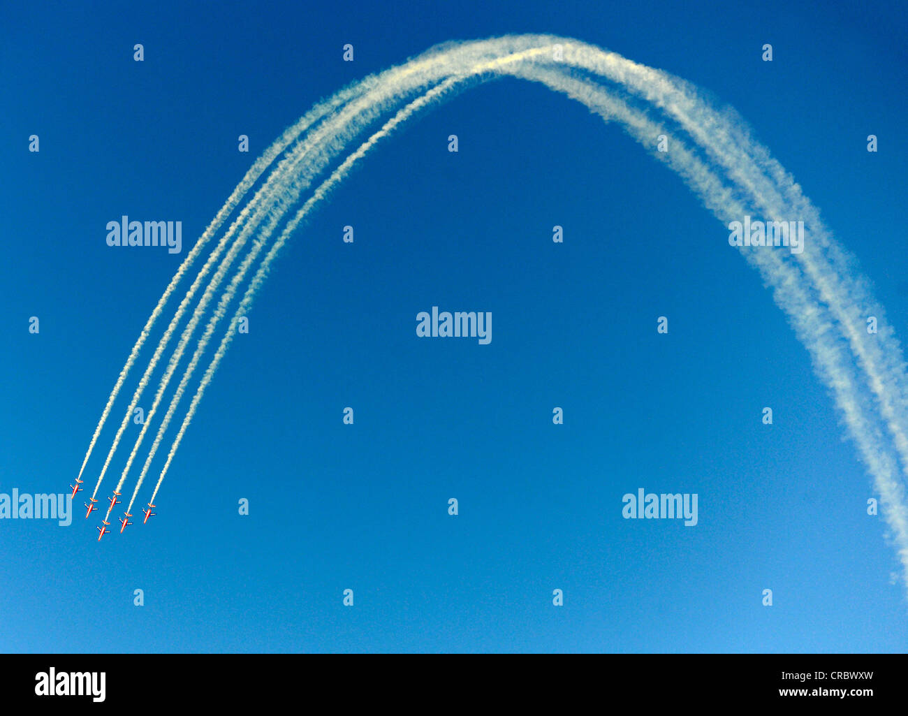 Les Alpha Jets de la Patrouille de France en action au cours de l'Air Show de Dubaï, Émirats arabes unis, Moyen Orient Banque D'Images