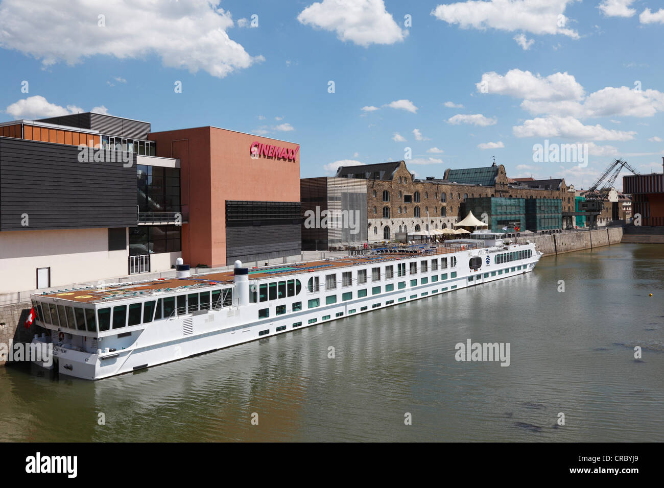 River cruise ship, Cinemaxx cinéma, musée Kulturspeicher, Wuerzburg, en Basse-franconie, Franconia, Bavaria, PublicGround Banque D'Images