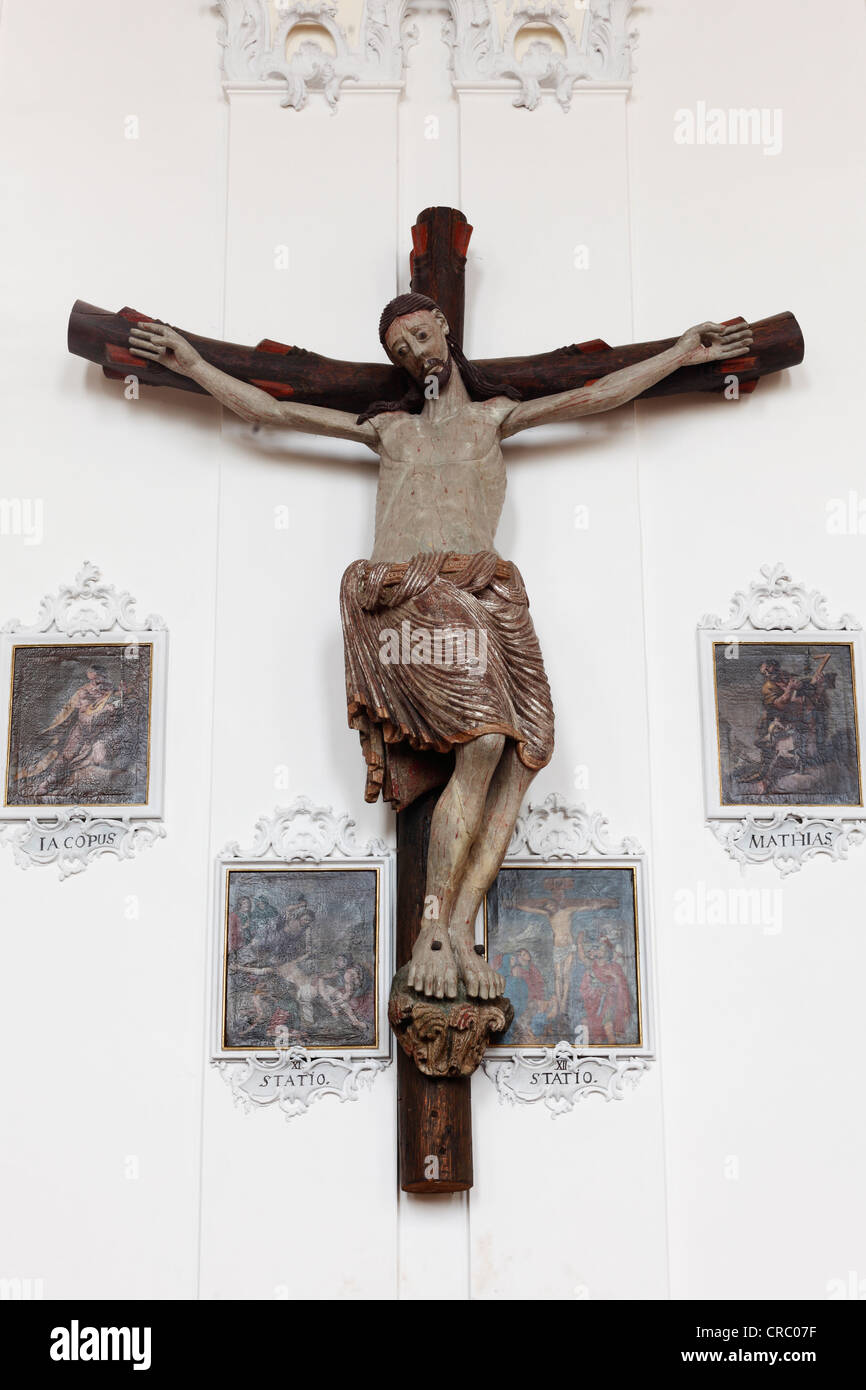 Crucifix romane avec 4 pointes, église paroissiale de St Johann, ancien monastère, l'église, Pfaffenwinkel Wessobrunn Banque D'Images