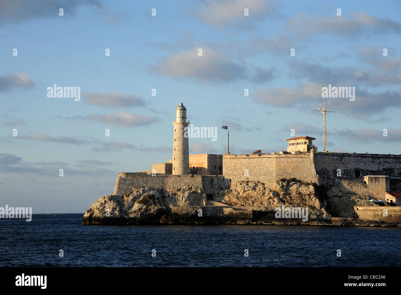 Leuchtturm et fort à l'entrée du port, le Castillo de los Tres Santos Reyes Magos del Morro, La Vieille Havane, Habana Vieja Banque D'Images