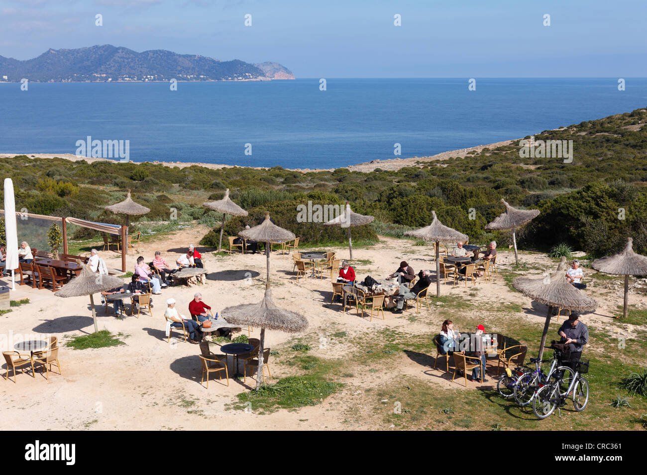 Restaurant à la tour de défense dans la Punta de n'Amer près de la réserve naturelle de Cala Millor, Majorque, Îles Baléares, Espagne, Europe Banque D'Images