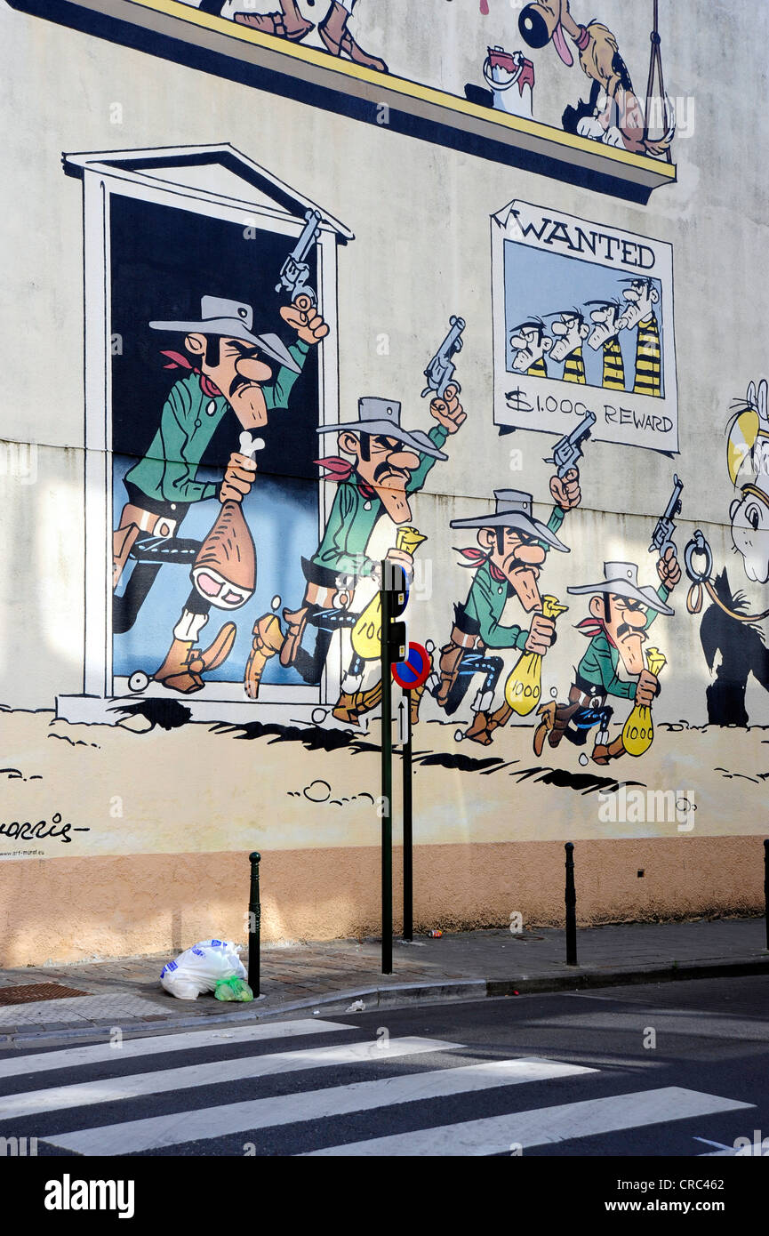 Les Dalton conçu par Morris, personnages de bande dessinée sur la façade d'une maison, l'art mural, centre-ville, Bruxelles, Belgique, Benelux Banque D'Images
