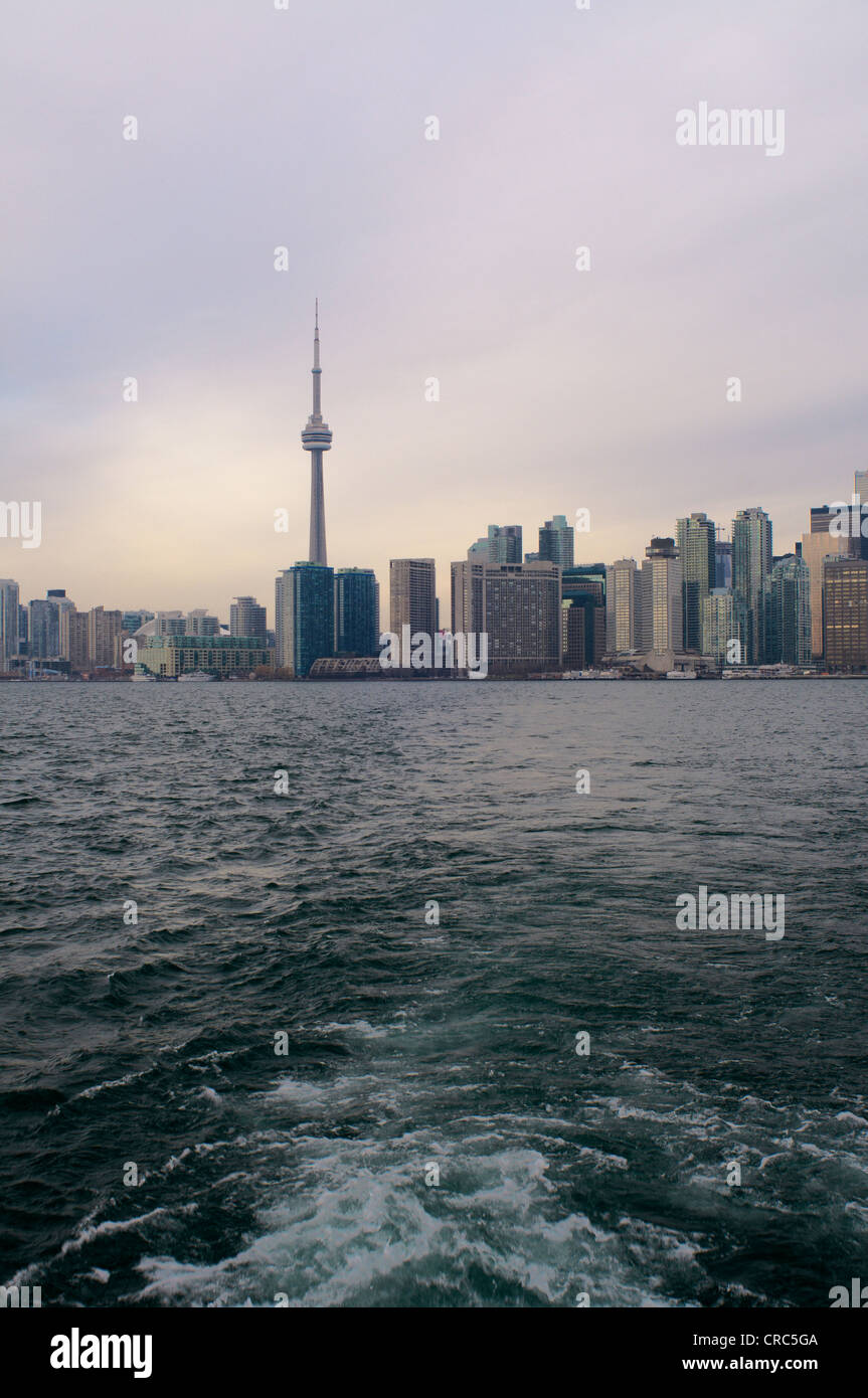 Toronto city skyline on water Banque D'Images