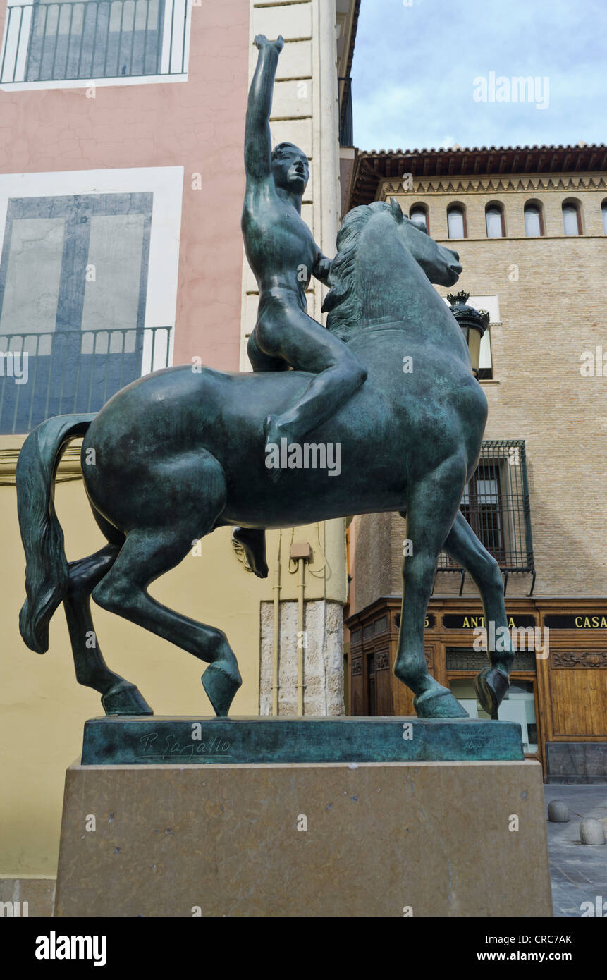 Sculpture cheval en face de Pablo Gargallo museum à San Felipe square à Saragosse, Aragon, Espagne Banque D'Images