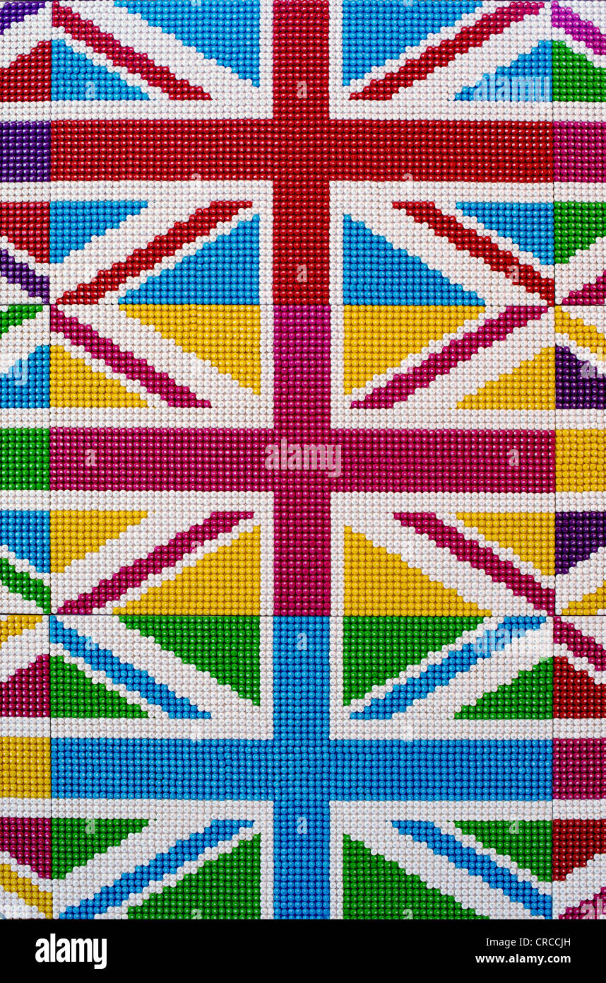 L'Union Jack drapeaux colorés faits de M & Mme M & M store, Leicester Square, Londres, Angleterre Banque D'Images