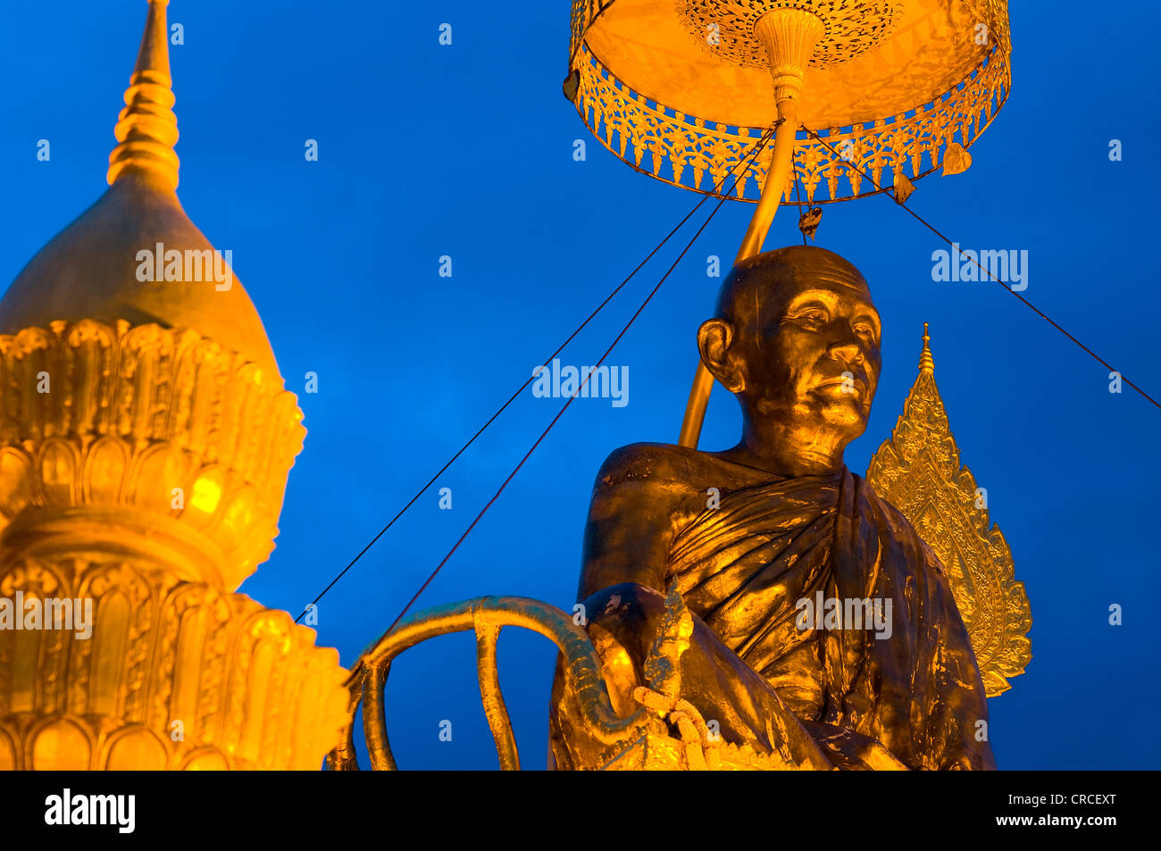 La figure de bronze, Sihanouk Boulevard, Phnom Penh, Cambodge Banque D'Images