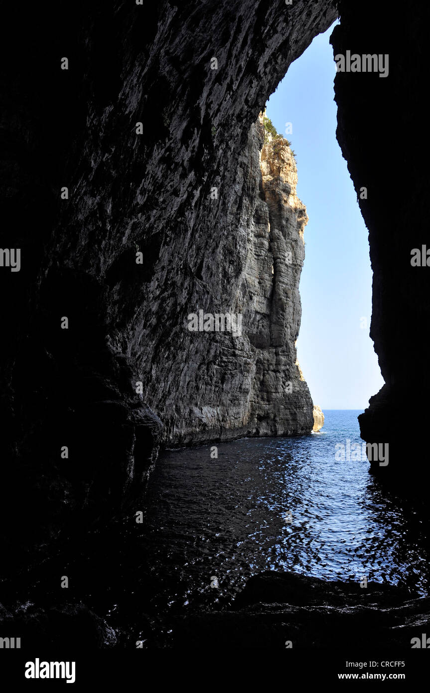 Grotte karstique, Grotta del Turco par la mer, Gaeta, Latium, Italie, Europe Banque D'Images