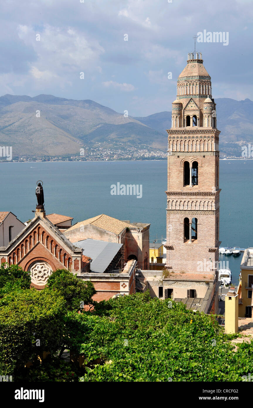 Bell Tower, le campanile, la cathédrale romane de Duomo dei Santi Erasmo e Marciano, Gaeta, Latium, Italie, Europe Banque D'Images