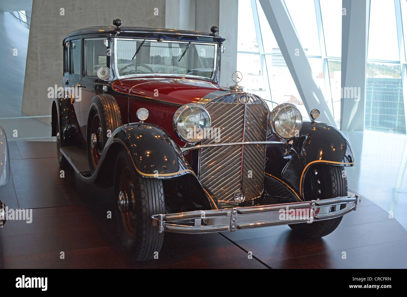 Les voitures de luxe des célébrités exposées au musée Mercedes Banque D'Images