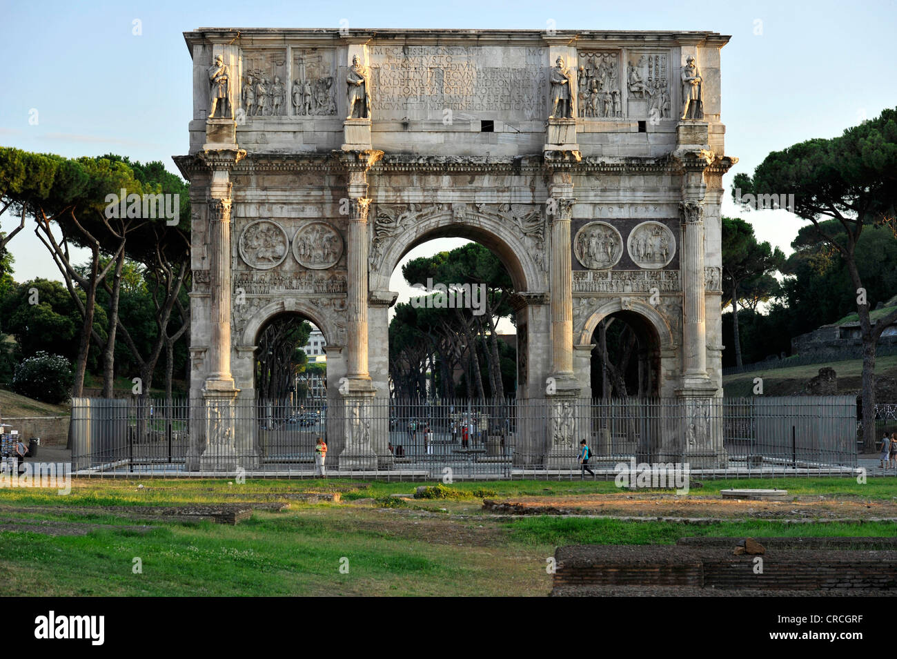 Arc de Constantin, la Piazza del Colosseo, Rome, Latium, Italie, Europe Banque D'Images