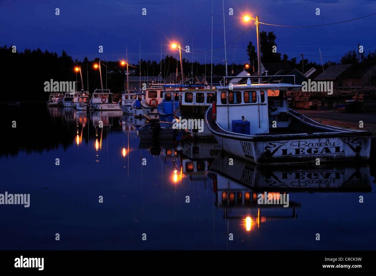 Photo de nuit, les bateaux dans le port de North Rustico, Prince Edward Island, Canada, Amérique du Nord Banque D'Images