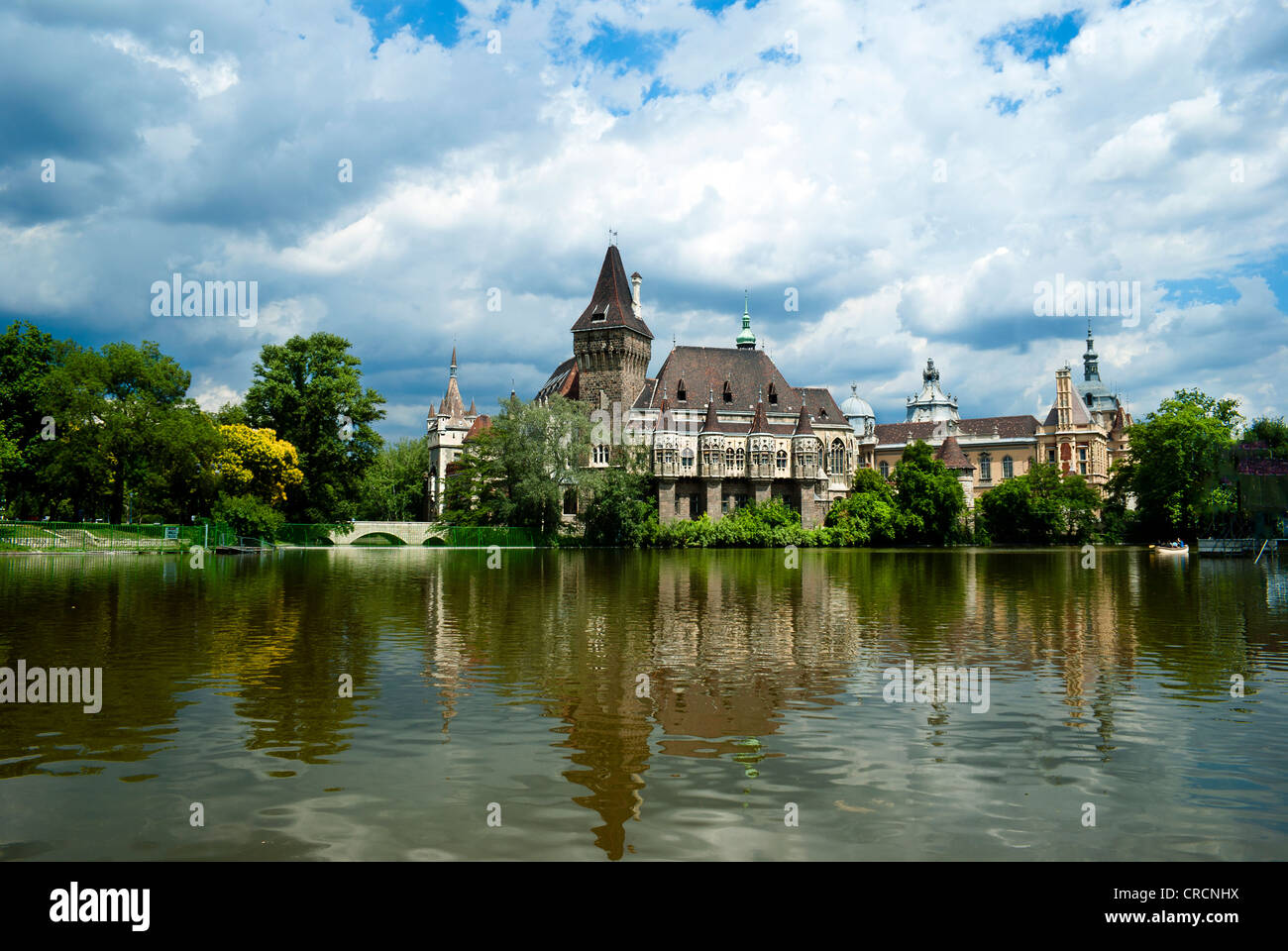 Le château Vajdahunyad, le parc principal de la ville de Budapest Banque D'Images