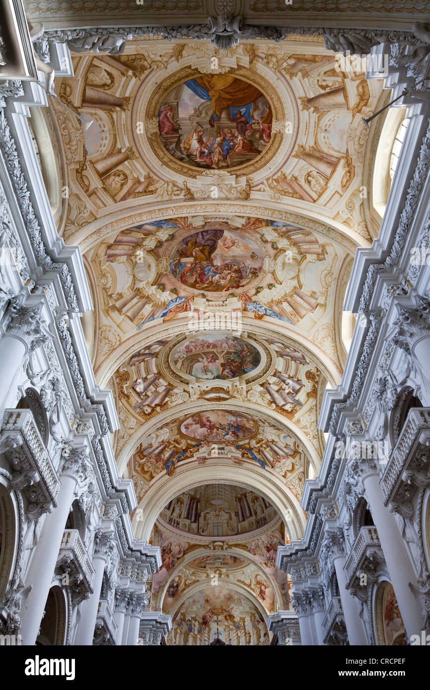 Magnifique plafond peinture, vue de l'intérieur de l'église de l'abbaye de saint Florian, Autriche, Europe Banque D'Images