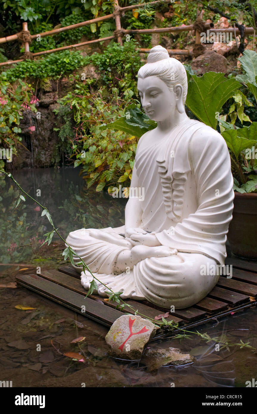 Siddhartha Statue, Jardin botanique de Andre Heller, Gardone Rivieara, Lac de Garde, Lombardie, Italie, Europe Banque D'Images