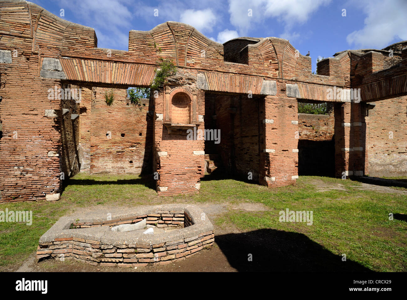 Italie, Rome, Ostia Antica, maison romaine appelée Caseggiato del Larario, atrium Banque D'Images