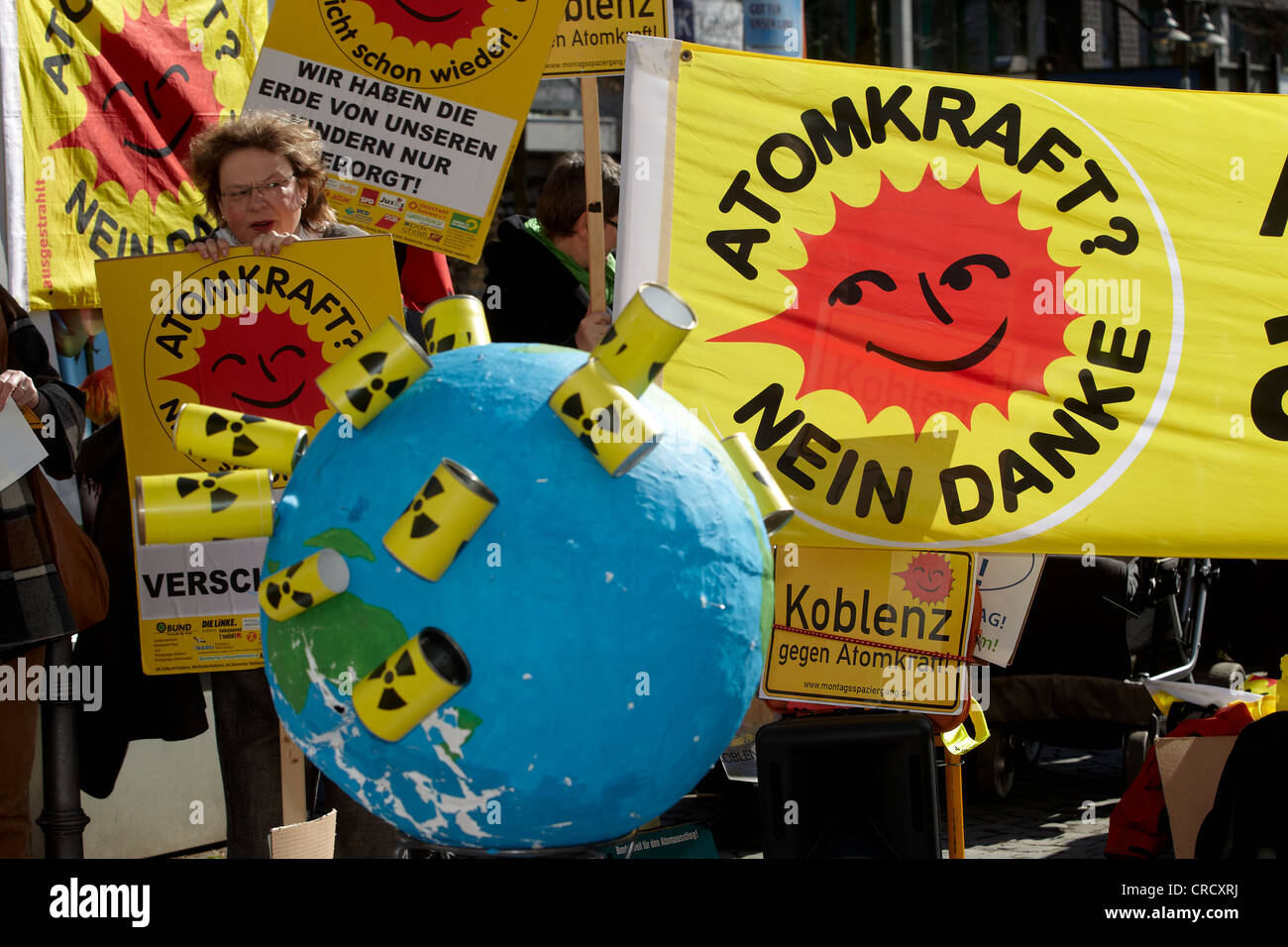 Manifestation anti-nucléaire dans le Goerresplatz square, Koblenz, Rhénanie-Palatinat, Allemagne, Europe Banque D'Images