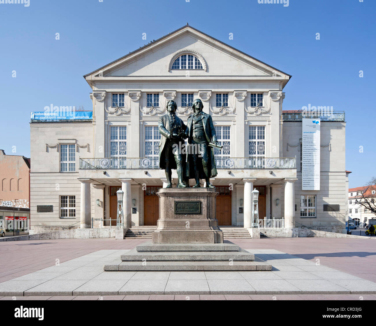 Deutsches Nationaltheater, théâtre national allemand, avec monument Goethe-Schiller, Weimar, Thuringe, PublicGround Banque D'Images