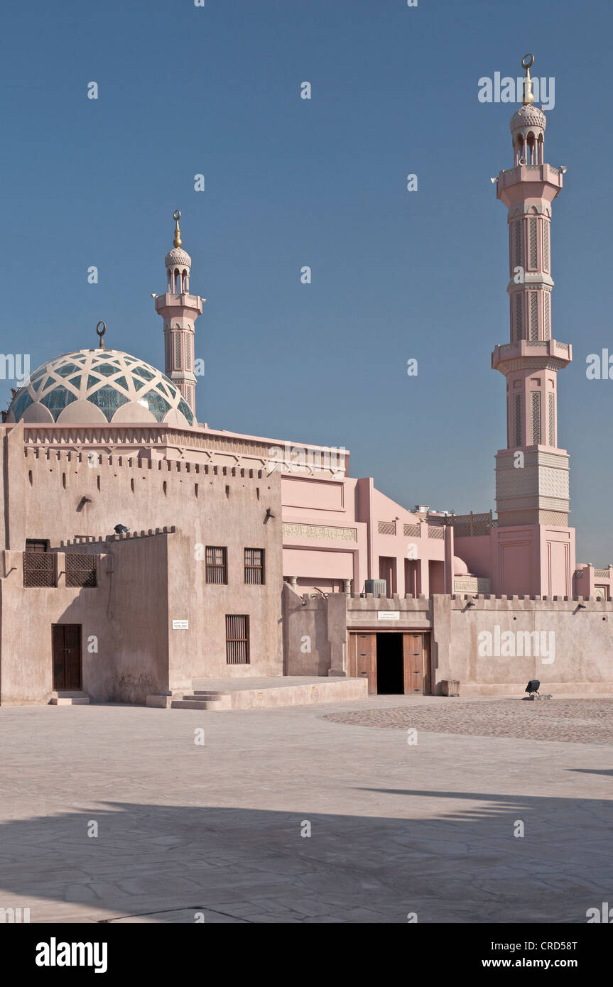 Le vieux fort et la mosquée, Ajman, Émirats arabes unis, en Asie Banque D'Images