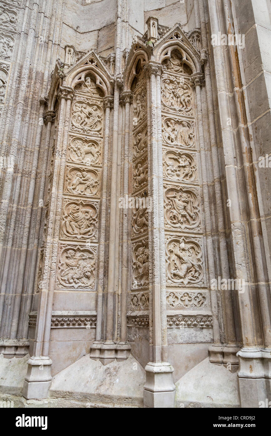 Quatrefoils sculptées à droite (en faisant face) du transept nord portal portail des Libraires), la Cathédrale de Rouen Normandie France Banque D'Images