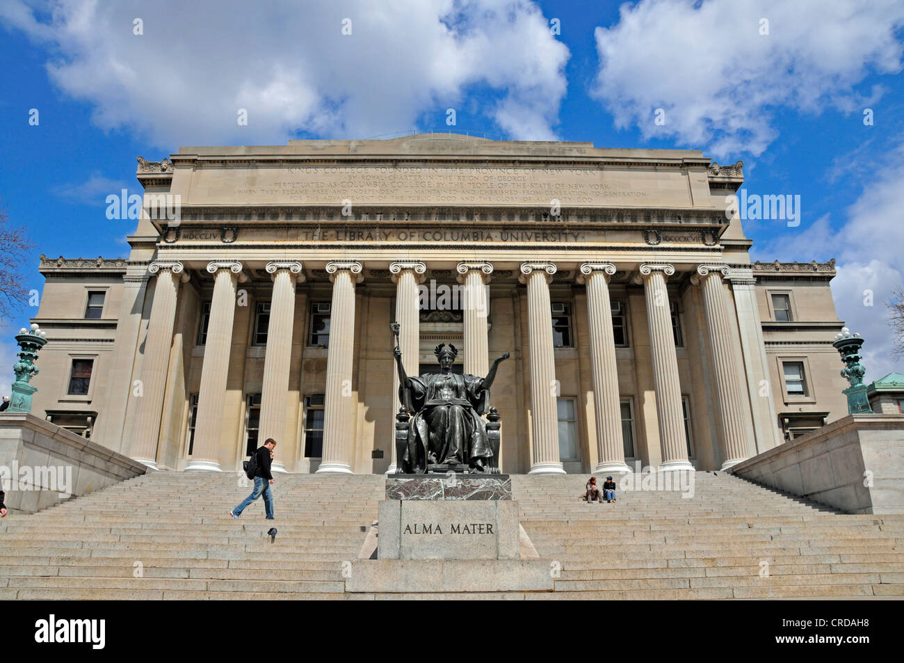 Alma Mater statue en face de la bibliothèque de l'Université Columbia faible, USA, New York, Manhattan Banque D'Images