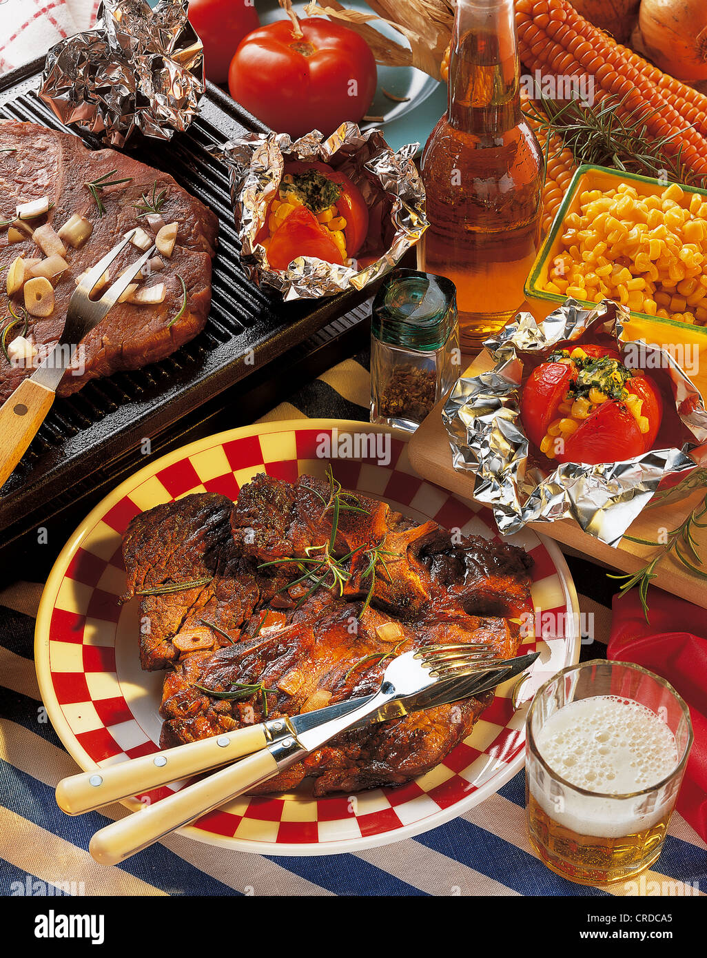 T-bone steak avec légumes, États-Unis. Banque D'Images