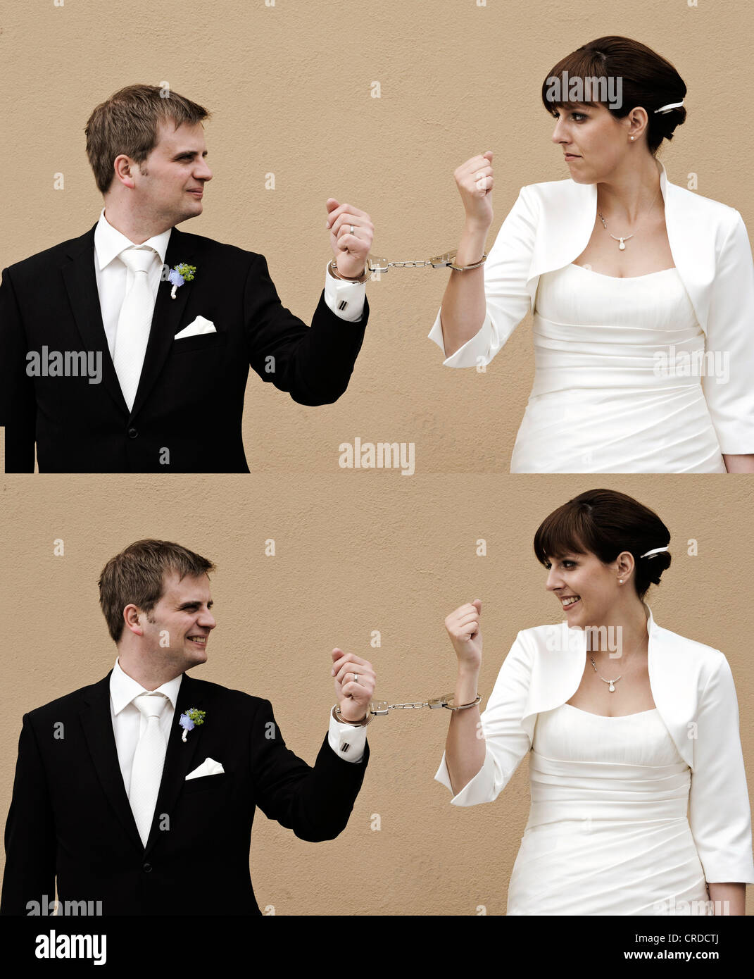 Double image d'un couple de mariage connecté avec des menottes, la mariée et le marié à l'un l'autre, d'abord au sérieux et puis Banque D'Images