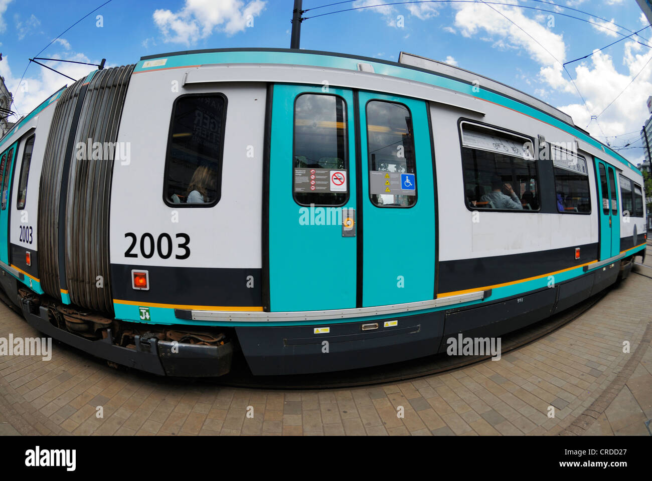 Tramway Metrolink dans Piccadilly, Manchester. Banque D'Images