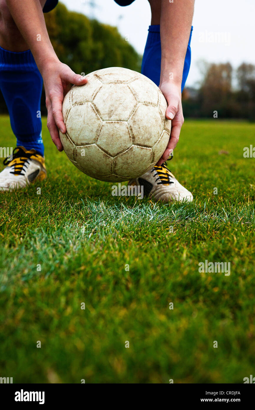 Joueur de foot ball de positionnement, la formation du football Photo Stock  - Alamy
