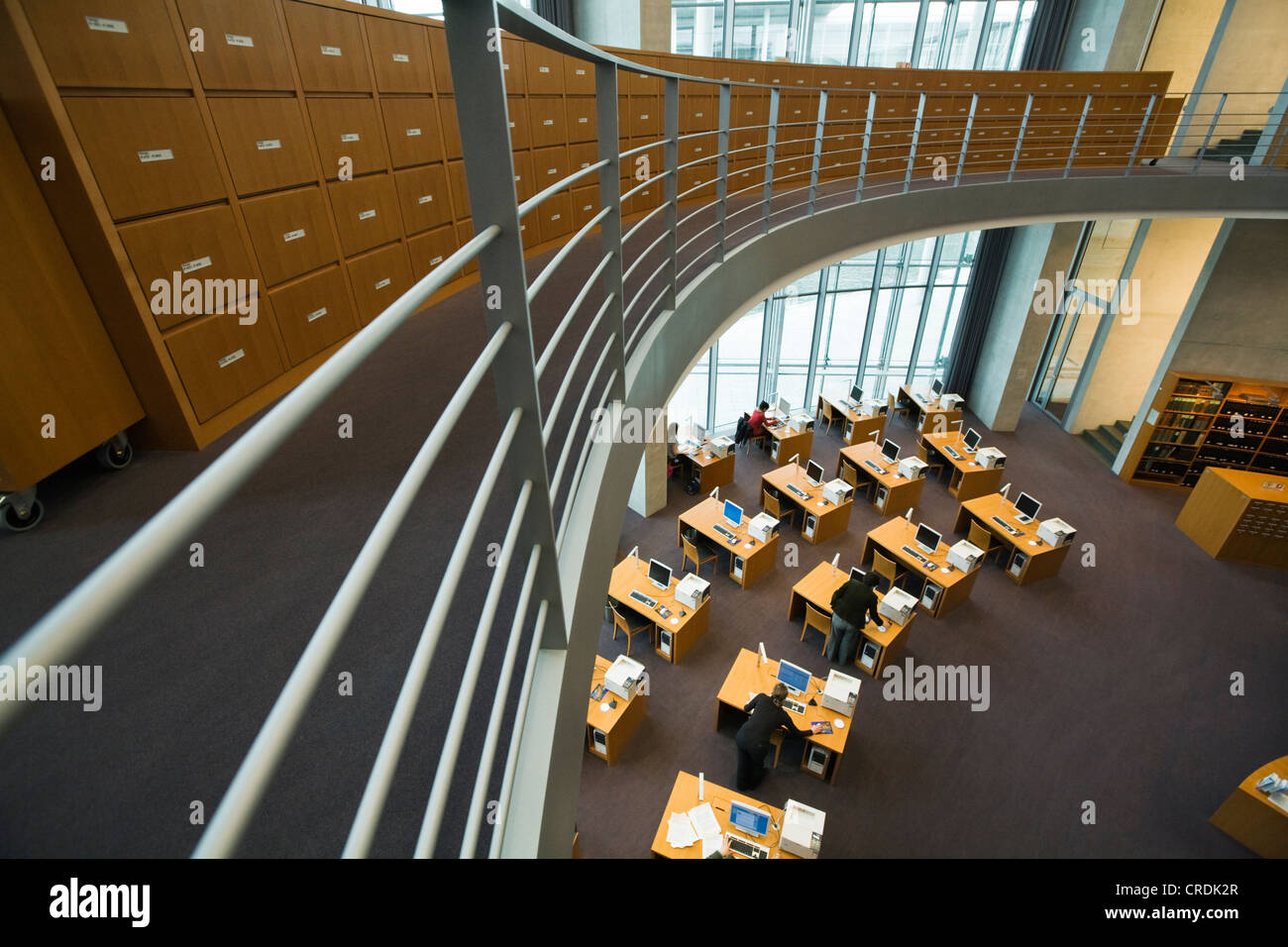Salle de lecture de la bibliothèque du Bundestag dans le bâtiment Marie-Elisabeth-Lueders-Building, Berlin, Germany, Europe Banque D'Images