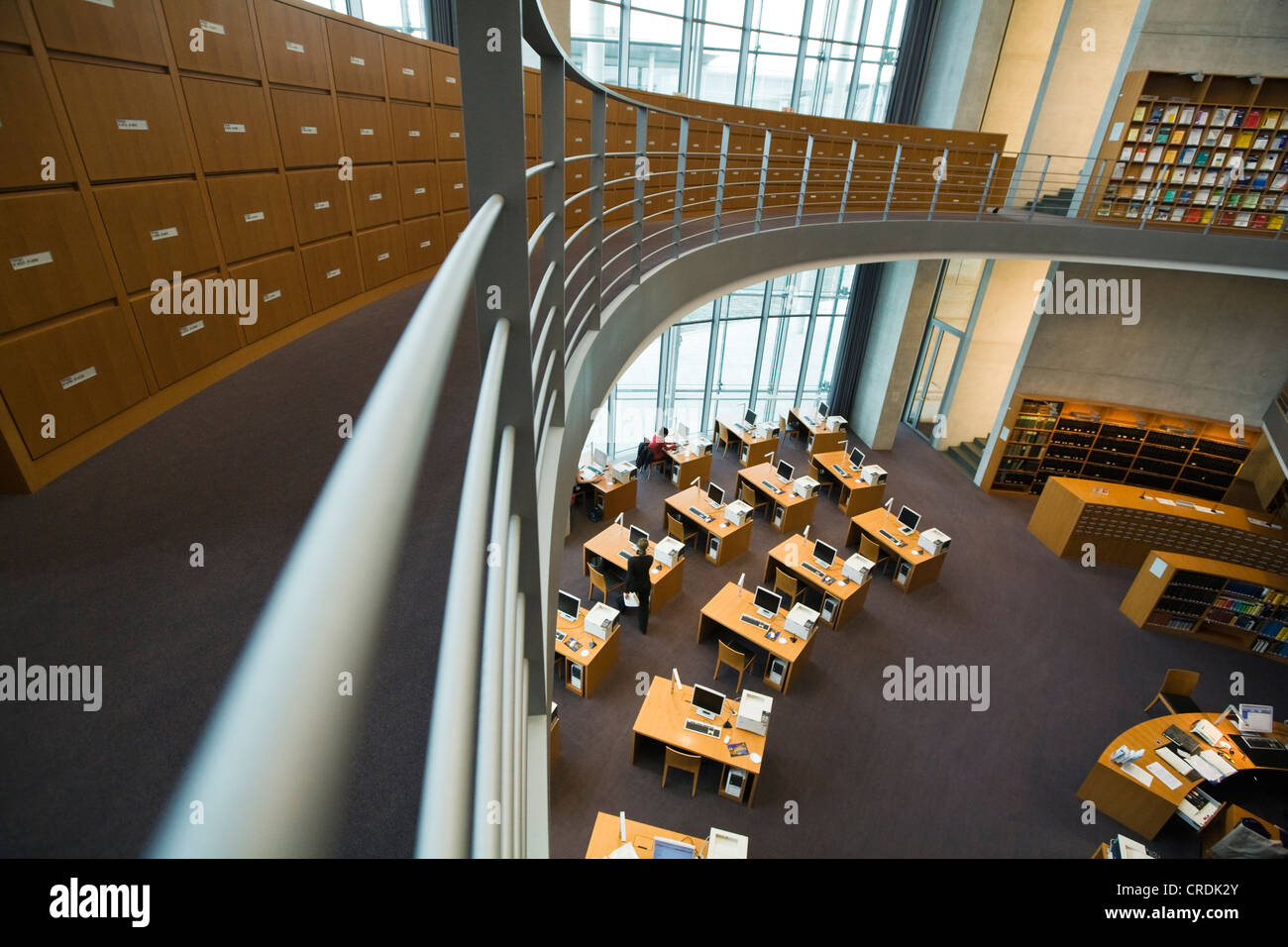Salle de lecture de la bibliothèque du Bundestag dans le bâtiment Marie-Elisabeth-Lueders-Building, Berlin, Germany, Europe Banque D'Images