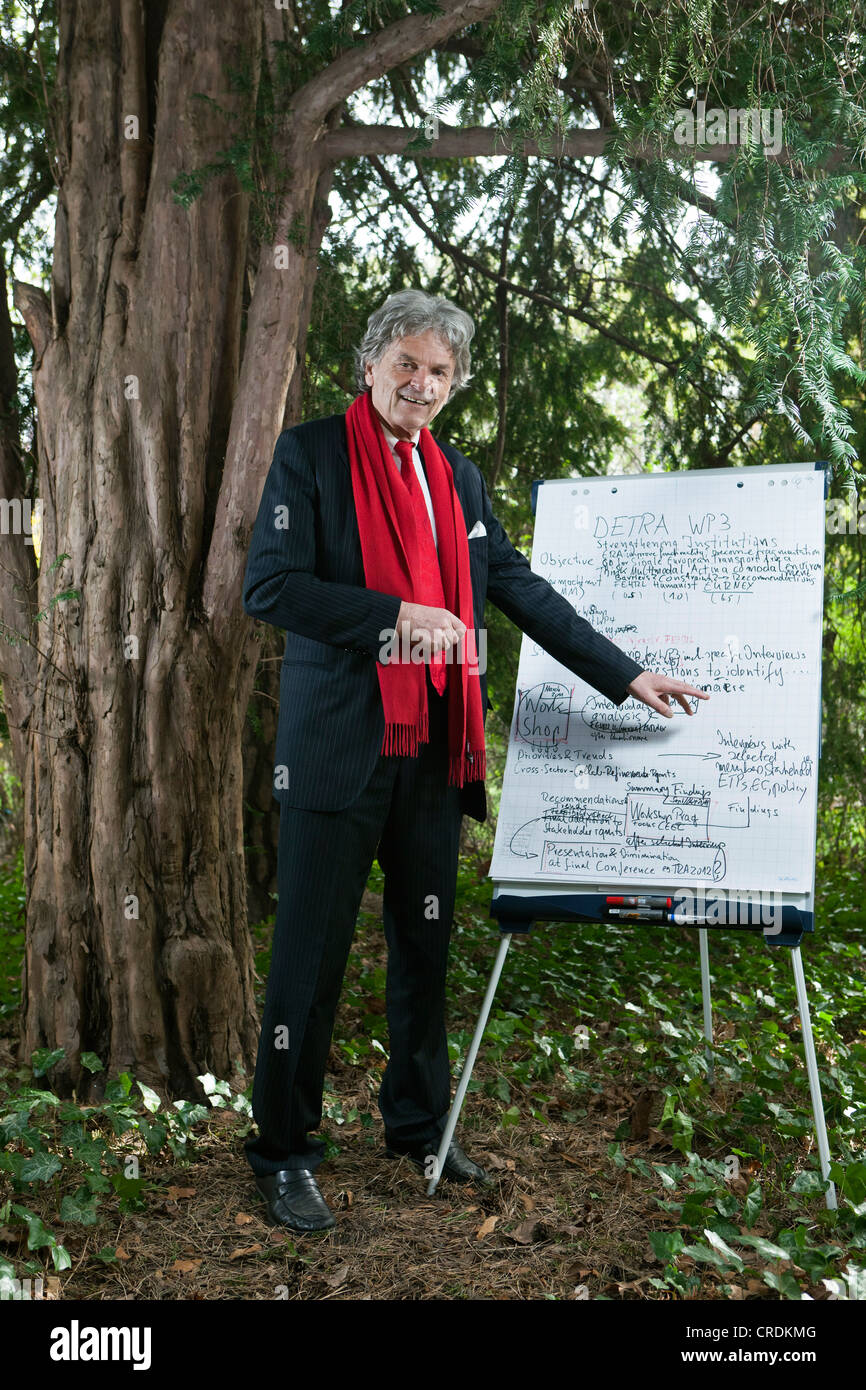 Le professeur Wolfgang H. Steinicke, chef de la direction et secrétaire général du rail européen EURNEX, Réseau de recherche d'excellence, la gestion Banque D'Images