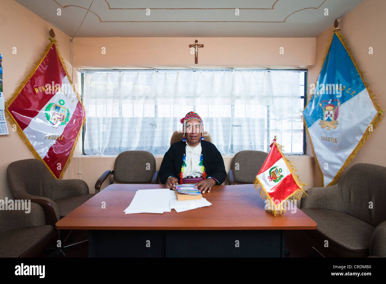 Maire de l'île de Taquile Isla sur la communauté, membre de la tribu Quechua, Isla Taquile, Pérou, Amérique du Sud Banque D'Images