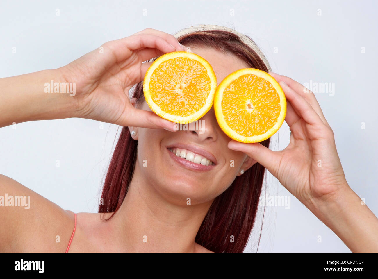 Femme aux yeux orange Banque D'Images