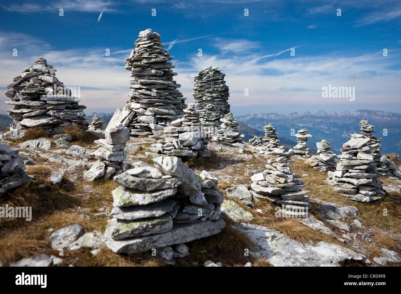 Cairns le long des cinq lacs à vélo sur la montagne du Pizol, Bad Ragaz, Heidi pays, Swiss Alps, Switzerland, Europe Banque D'Images