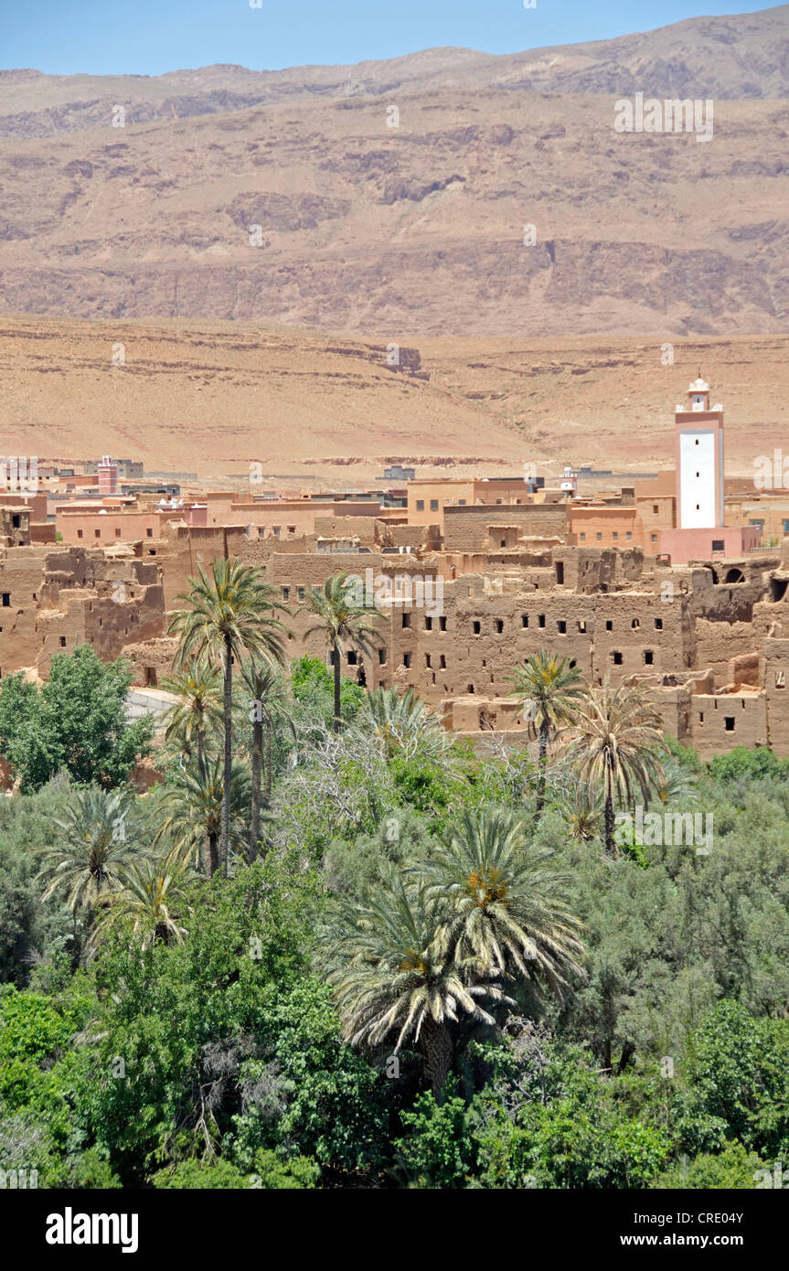 Maisons délabrées en partie dans la ville oasis de Tinerhir, Marrakech-tensift-Deraa, Maroc, Afrique Banque D'Images