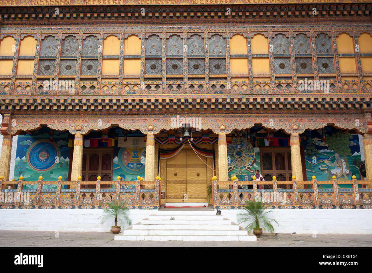 Le bouddhisme tibétain, les croyants, entrée de la salle de réunion, forteresse-monastère de Punakha Dzong,,, l'himalaya Banque D'Images
