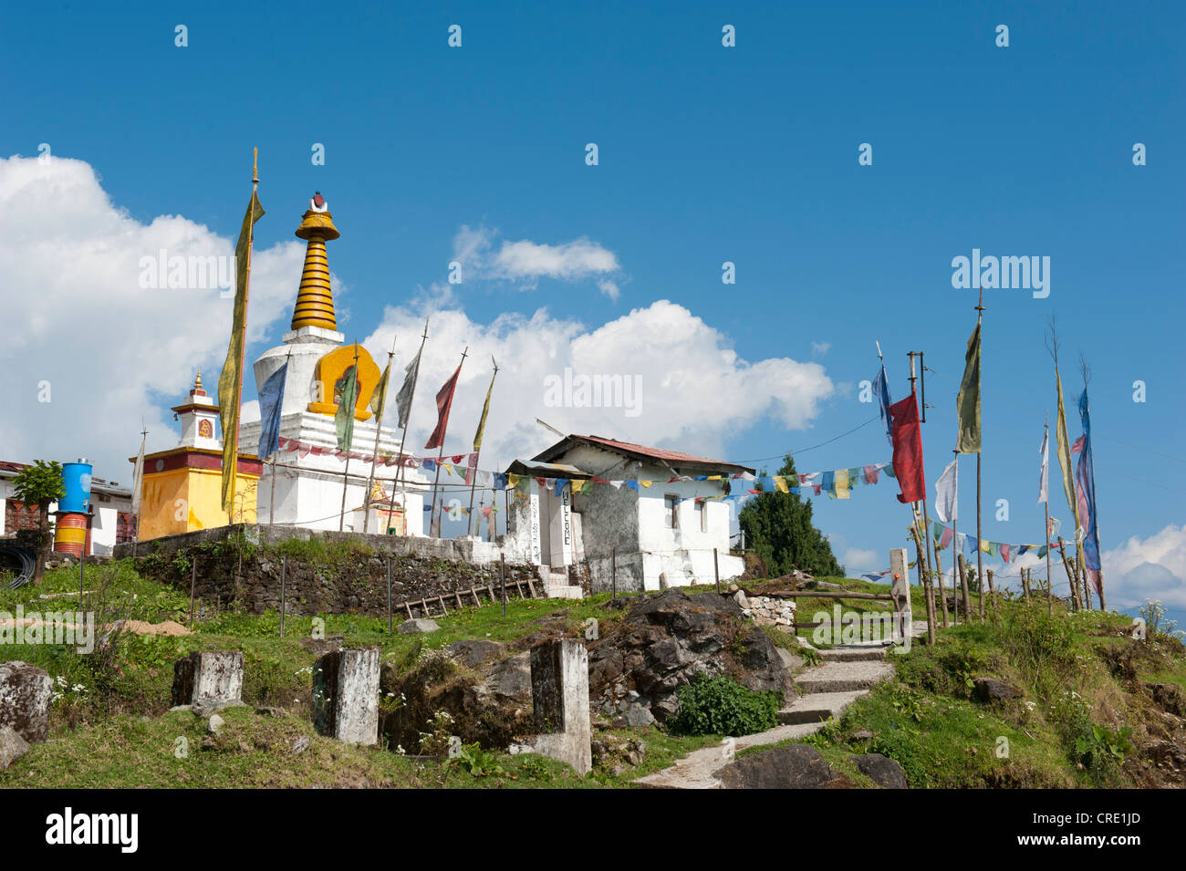 Le bouddhisme tibétain, petit temple avec stupa, Gedhu, Royaume du Bhoutan, l'Asie du Sud, Asie Banque D'Images